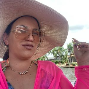 Meet your Posher, Ana rosa